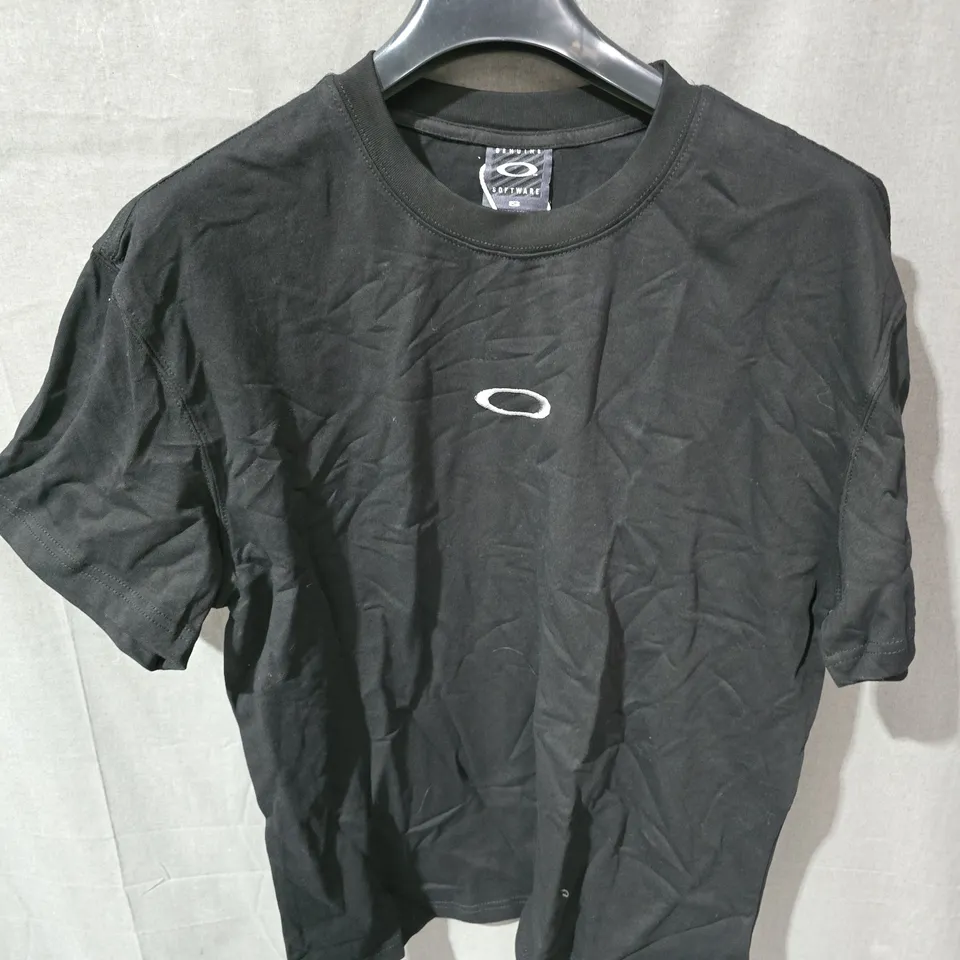 OAKLEY BLACK T-SHIRT, SIZE S, WITH O LOGO