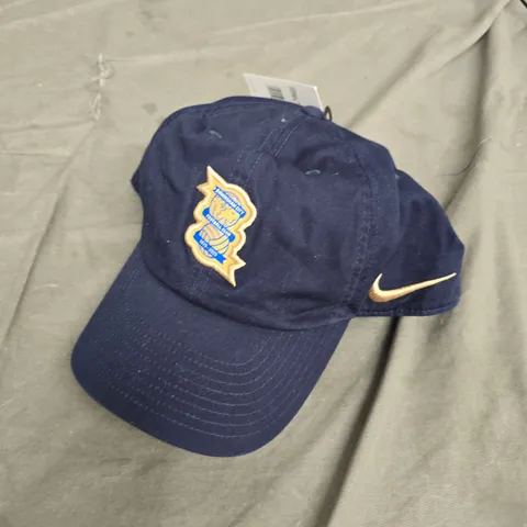 NIKE FOOTBALL CAP – NAVY WITH EMBROIDERED CLUB CREST, UNISEX (L/XL)