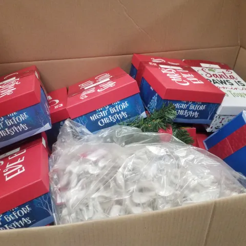 PALLET CONTAINING ASSORTED CHRISTMAS PRODUCTS & DECORATIONS INCLUDING GIFT BOXES & GARLANDS
