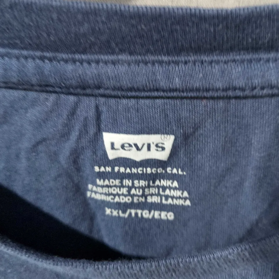 LEVI’S NAVY T-SHIRT – UK XXL (US XXL)