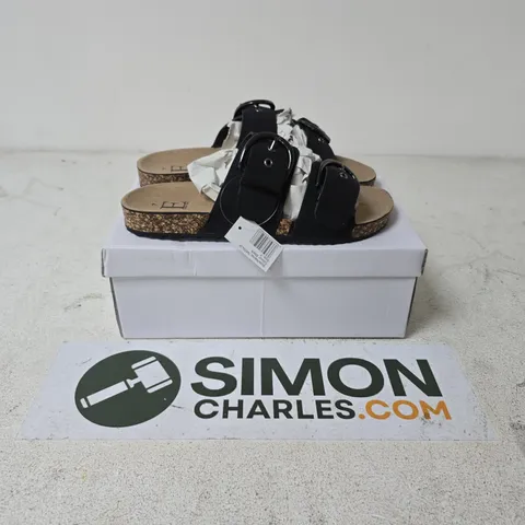 BOXED PAIR OF SHOES BY EMMA NATALIA SANDALS IN BLACK - UK 7