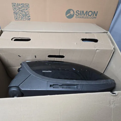 MIELE COMPLETE C3 CAT & DOG VACUUM CLEANER