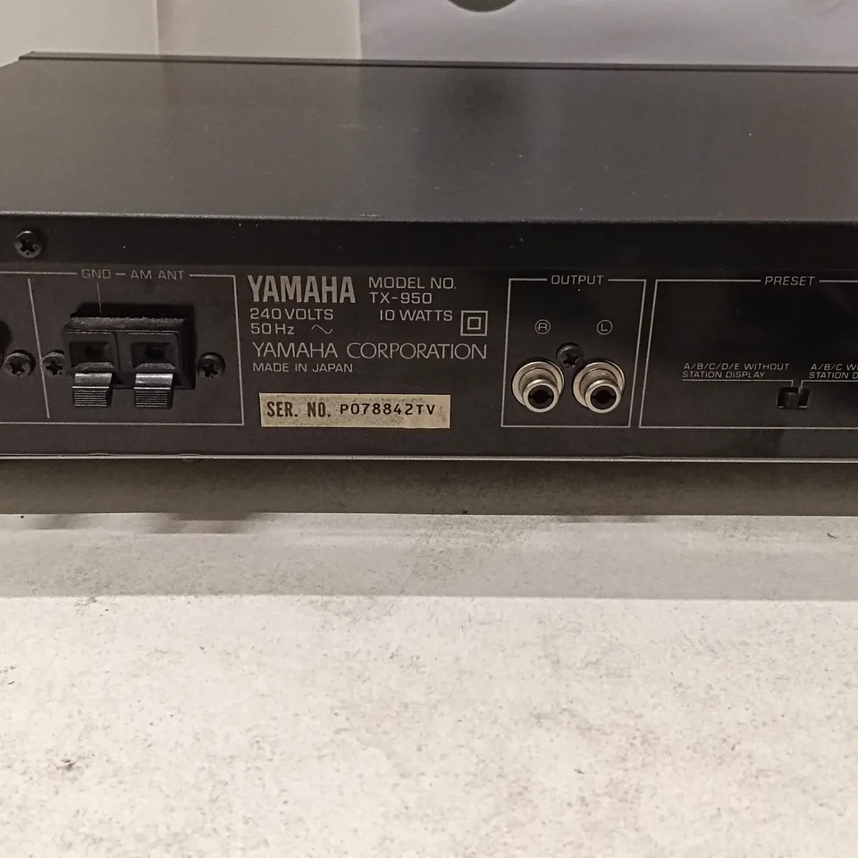 YAMAHA TX-950 AM/FM STEREO RECEIVER (VINTAGE)