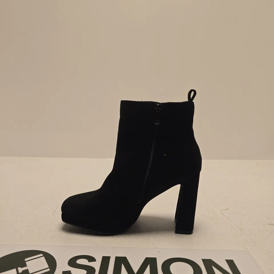 LINZI BLACK SUEDE ANKLE BOOT WITH CHUNKY BLOCK HEEL – SIDE ZIP SIZE UK 6