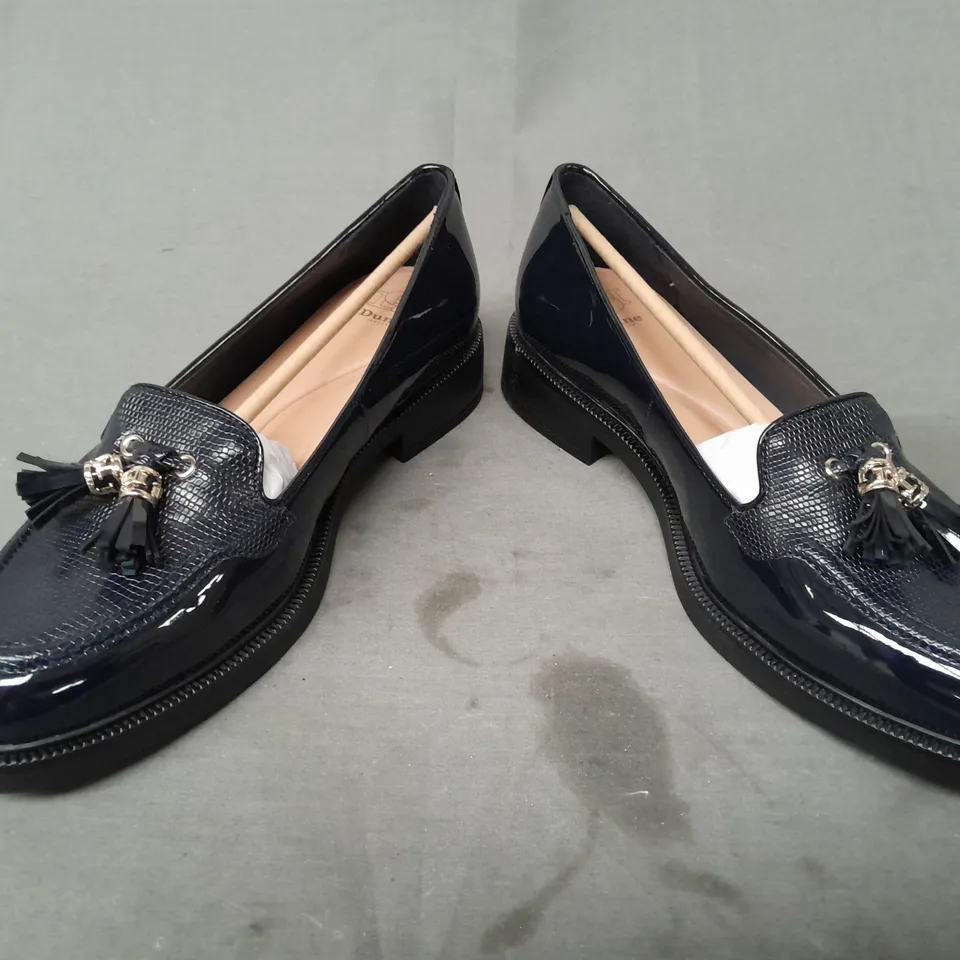 BOXED PAIR OF DUNE LONDON 173 BRANDED TASSEL TRIM LOAFERS IN DARK NAVY SIZE 6