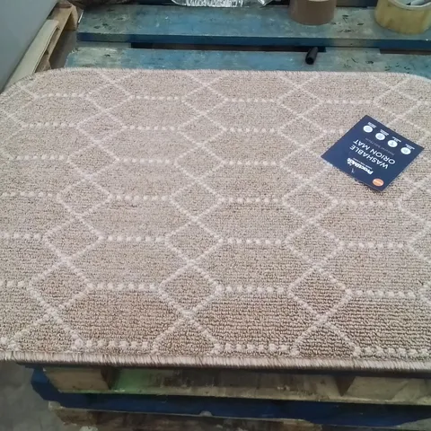 QUALITY DESIGNER AREA RUG - APPROXIMATELY 75X50CM