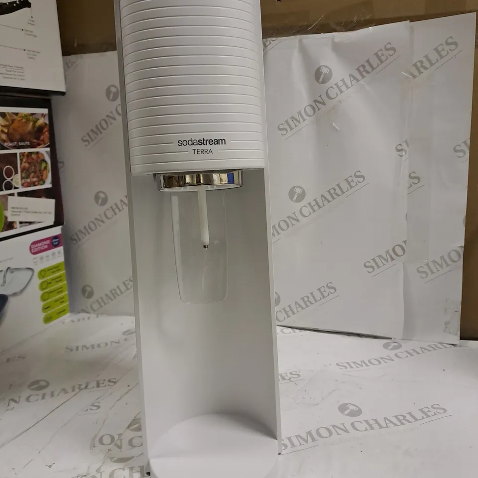 BOXED SODASTREAM SPIRIT ONE TOUCH SPARKLING WATER MAKER