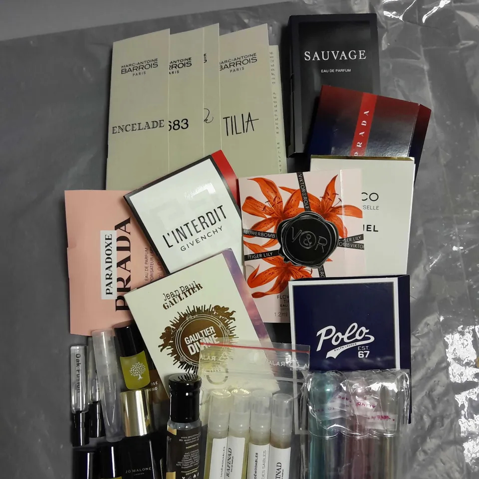BOX OF APPROXIMATELY 100 ASSORTED FRAGRANCE SAMPLES AND TESTERS