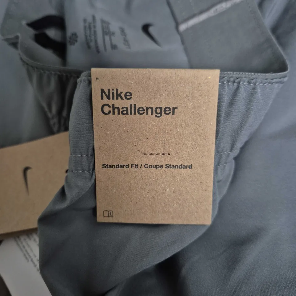 NIKE CHALLENGER DRI-FIT SHORTS – KID'S, STANDARD FIT, XL