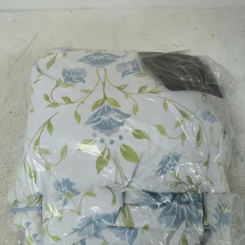 COZEE HOME SUPERSOFT DUVET SET – FLORAL PATTERN, WHITE WITH BLUE FLOWERS - SUPERKING