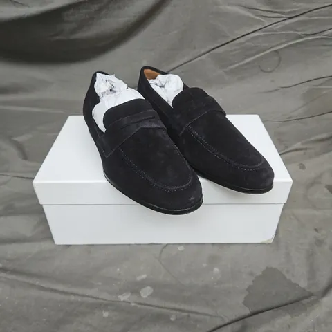 BOXED PAIR OF REISS BRAY SUEDE LOAFERS IN NAVY SIZE 7