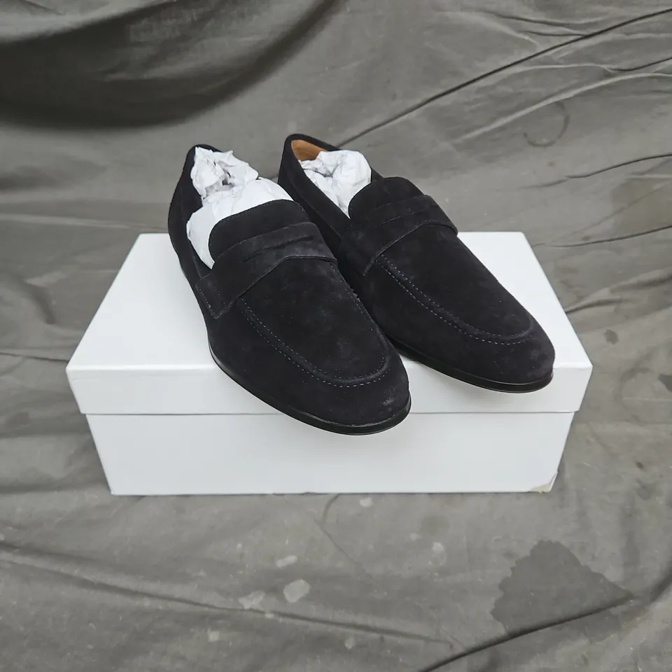 BOXED PAIR OF REISS BRAY SUEDE LOAFERS IN NAVY SIZE 7