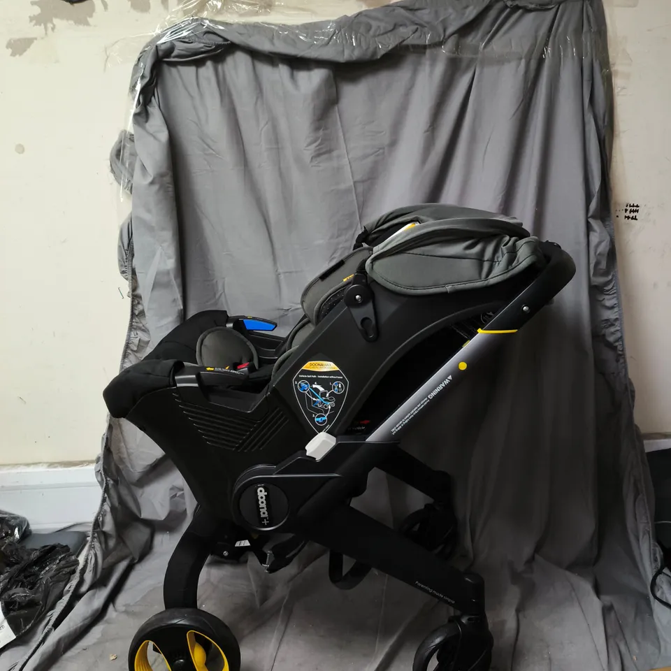 DOONA INFANT CAR SEAT & STROLLER – BLACK/GRAY