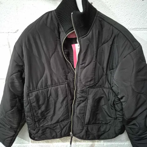JJXX BLACK QUILTED BOMBER JACKET WITH ZIP FRONT AND RIBBED COLLAR SIZE XS