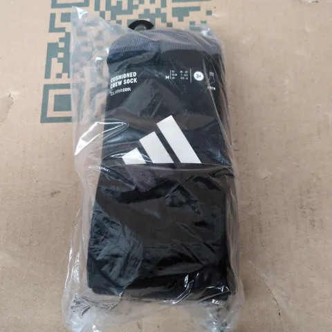 BAGGED ADIDAS CUSHIONED CREW SOCKS IN BLACK 3 PACK - MEDIUM