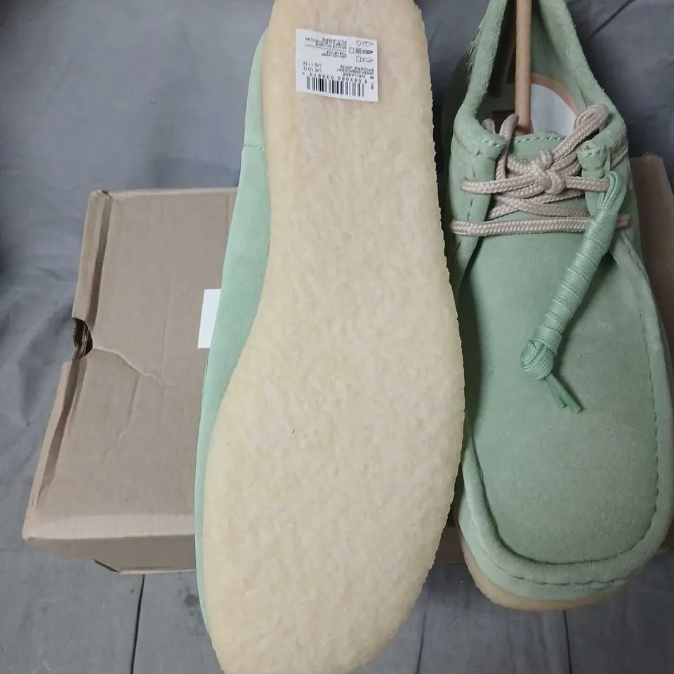 CLARKS ORIGINALS WALLABEE SHOES – GREEN EMBROIDERY, UK 10