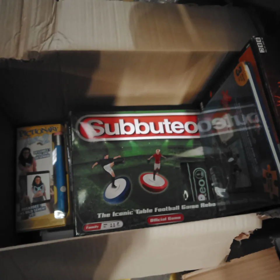 BOX OF ASSORTED PUZZLES