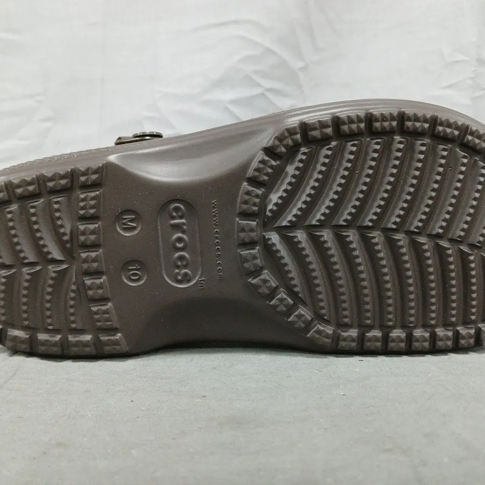 PAIR OF CROCS YUKON VISTA II CLOGS IN BROWN SIZE UK 9