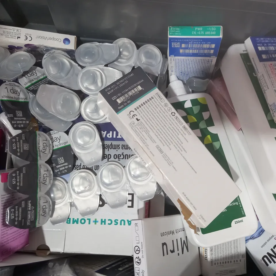 APPROXIMATELY 20 ASSORTED HOUSEHOLD ITEMS TO INCLUDE EASY VISION CONTACT LENSES, EASY VISION UNIPURPOSE CLEANER FOR CONTACT LENSES, ETC