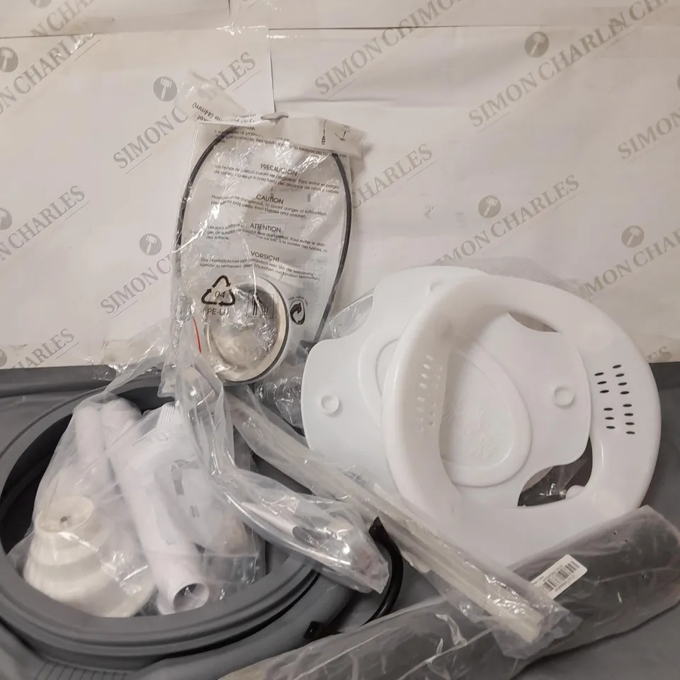 LOT OF APPROX. 10 FIXTURES AND FITTINGS FOR THE BATHROOM