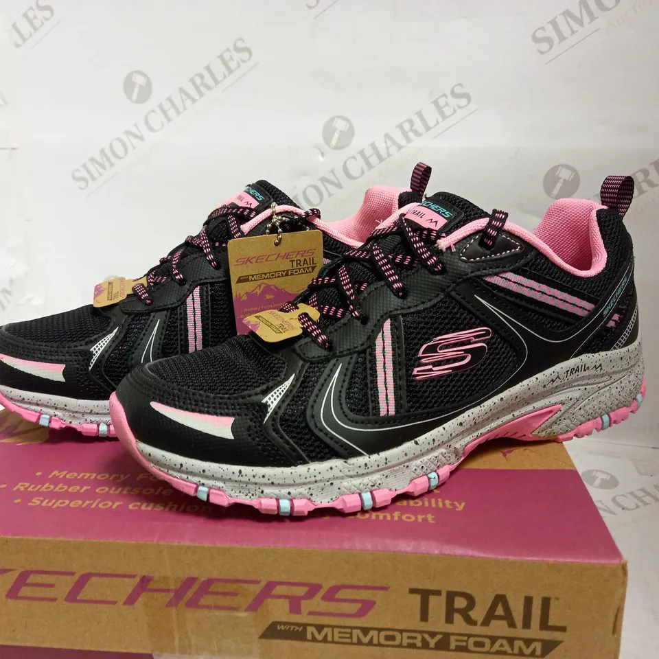 SKECHERS ADVENT PINK/BLACK TRAINERS UK SIZE 4