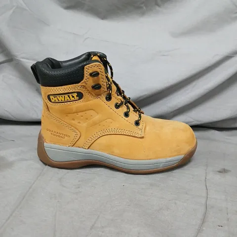 UNBOXED PAIR OF DEWALT WORK BOOTS - STEEL TOE CAP TAN NUBUCK, BLACK PADDED COLLAR - SIZE 4