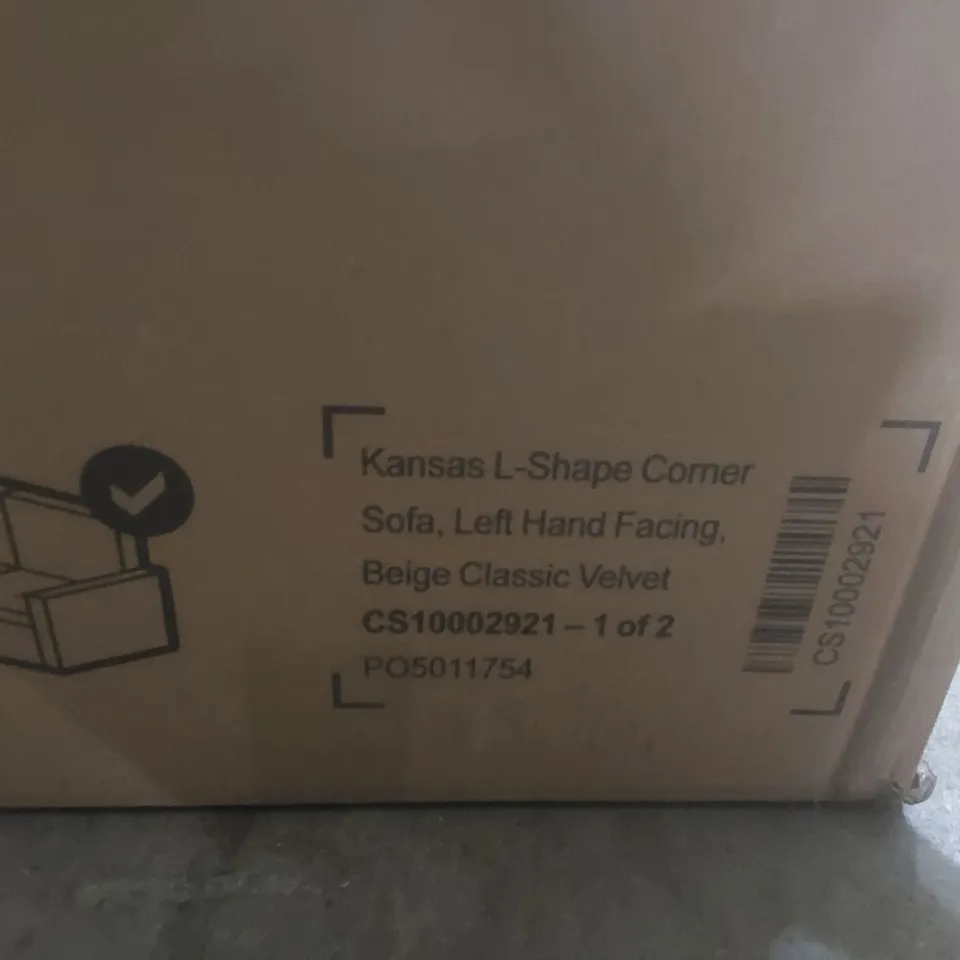 BOXED KANSAS CLASSIC VELVET SOFA PART