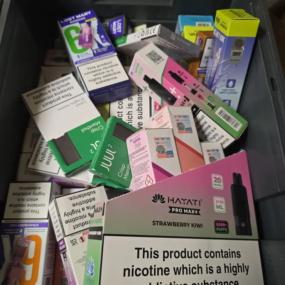 APPROXIMATELY 20 ASSORTED E-CIGARETTE AND VAPE PRODUCTS TO INCLUDE LOST MARY, DOJO, JUUL ETC
