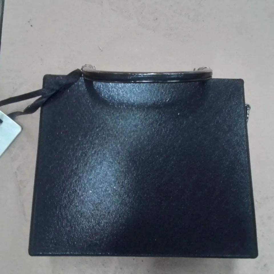 PALLET OF ASSORTED WOMEN'S CLOTHING ITEMS AND ACCESSORIES TO INCLUDE;BARRUS LONDON TROUSERS,BARRUS LONDON TROUSERS