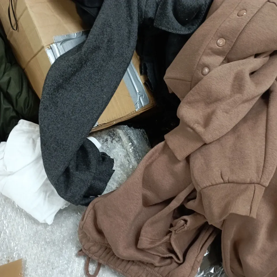 PALLET TO CONTAIN A LARGE ASSORTMENT OF HOUSEHOLD ITEMS TO INCLUDE CLOTHING, ETC - COLLECTION ONLY