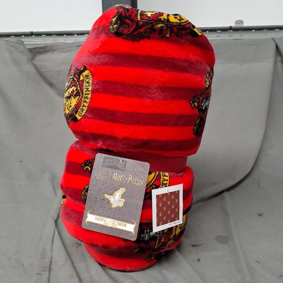 HARRY POTTER GRYFFINDOR SHERPA KARGE THROW IN RED - 160x220cm