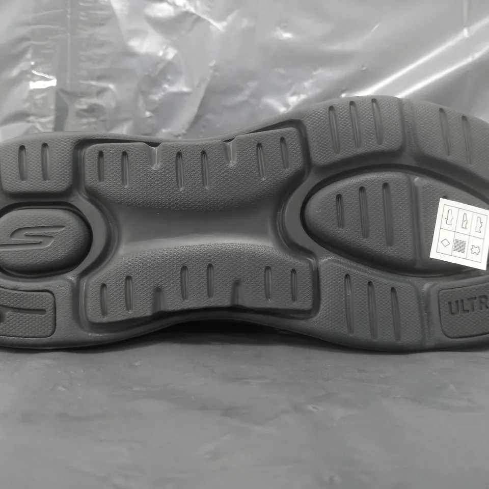 SKECHERS GO WALK ARCH FIT SUEDE CHUGGA BOOT- CHARCOAL SIZE 6