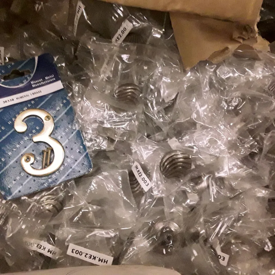 PALLET OF BRAND NEW HOMEWARE STOCK INCLUDING SCONCE LIGHTS, DRAWER KNOBS & TABLE LAMP