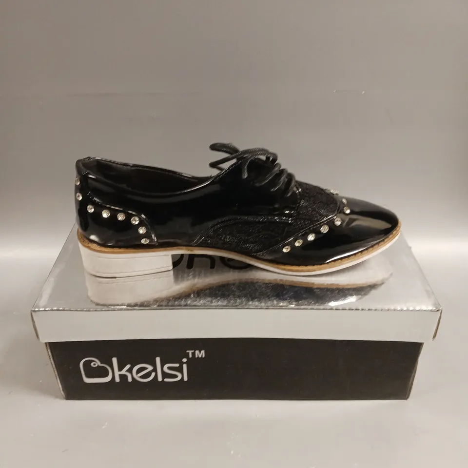 BOXED PAIR OF KELSI LACED SEQUINED SHOES IN BLACK - 3	