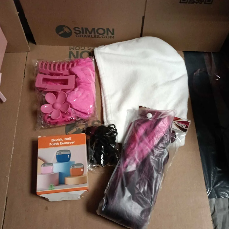 APPROXIMATELY 15 ASSORTED HEALTH & BEAUTY PRODUCTS TO INCLUDE HAIR EXTENSIONS, FLEECE HOOD, HAIR CARE KIT, BOBBLES & ELECTRIC NAIL POLSH REMOVER