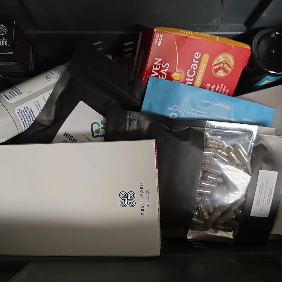 APPROXIMATELY 12 ASSORTED VITAMIN/HEALTH AID PRODUCTS TO INCLUDE NUTRITION GEEKS MAGNESIUM, SEVEN SEAS JOINTCARE, DAYNEE SLEEP MELATONIN GUMMIES, ETC - COLLECTION ONLY