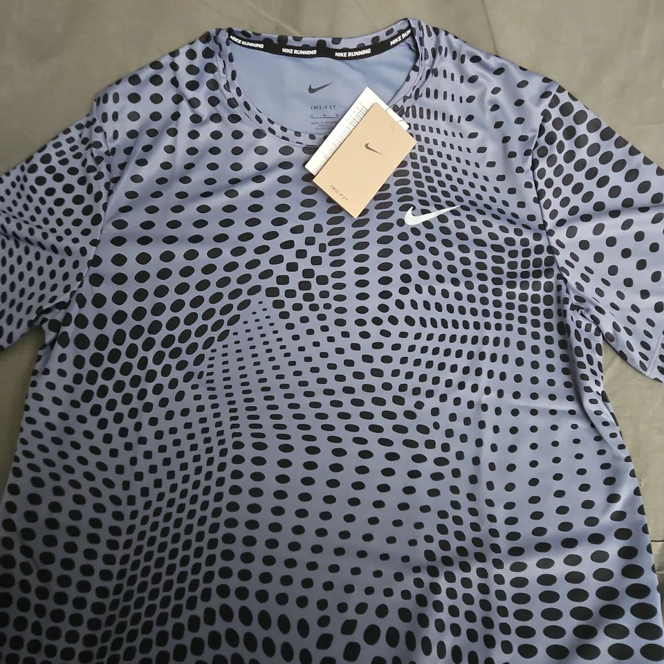 NIKE DRI-FIT RUNNING TOP – SIZE M