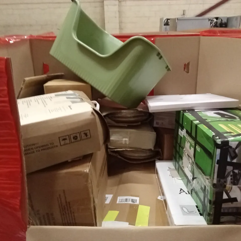PALLET OF ASSORTED HOUSEHOLD GOODS AND PRODUCTS TO INCLUDE; CHILDREN'S TRICYCLE, CAT LITTER BOX, INFANT ROCKER ETC