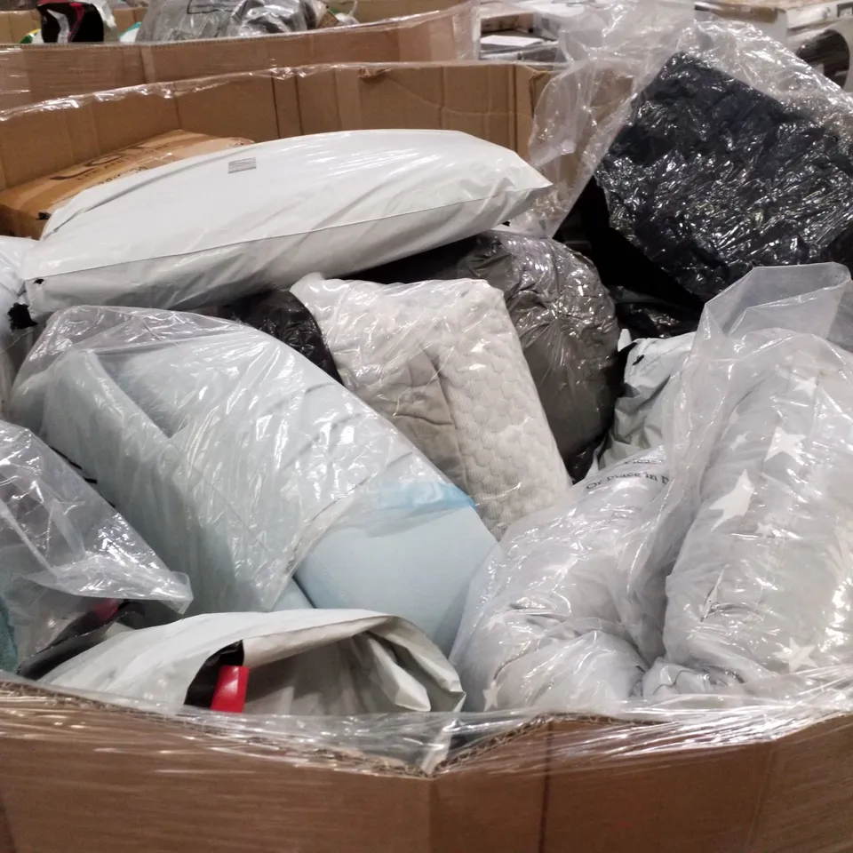 PALLET CONTAINING ASSORTED CUSHIONING & PILLOWS