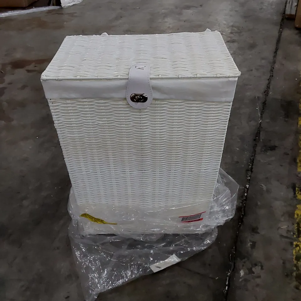 PLASTIC LAUNDRY BIN WITH HANDLES 