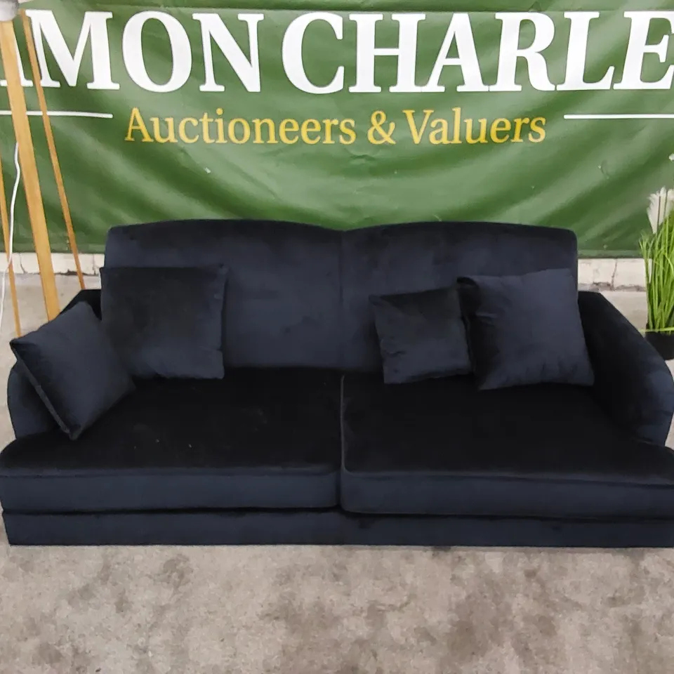DESIGNER LARGE UPHOLSTERED FABRIC NAVY SOFA WITH SCATTER CUSHIONS 
