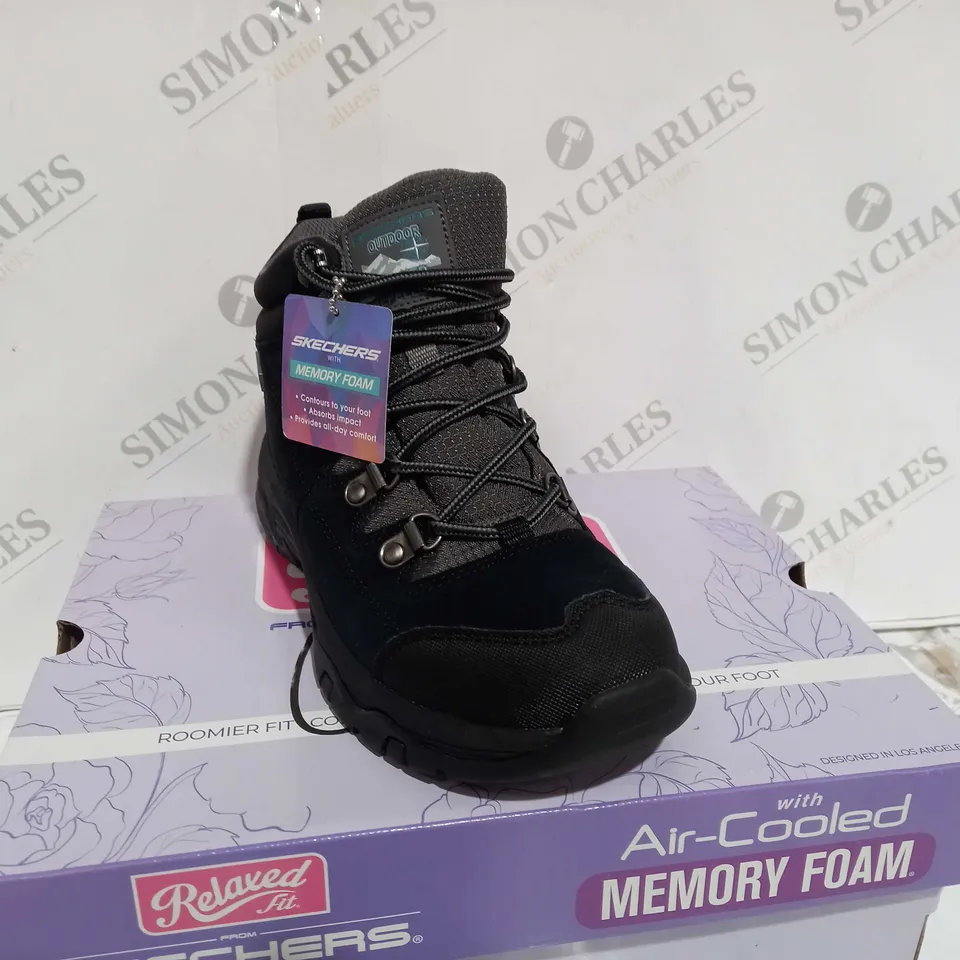 SKETCHERS BLACK HIKING BOOTS SIZE 4