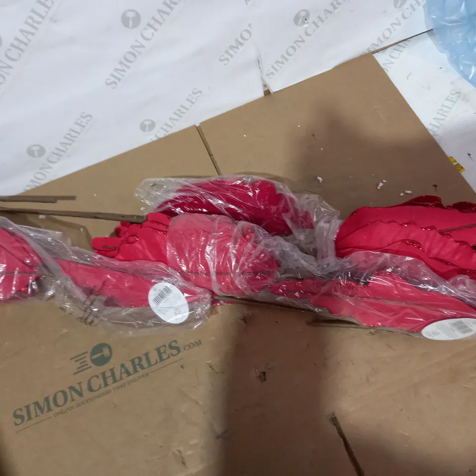SET OF FAKE GLITTERY RED FLOWERS 