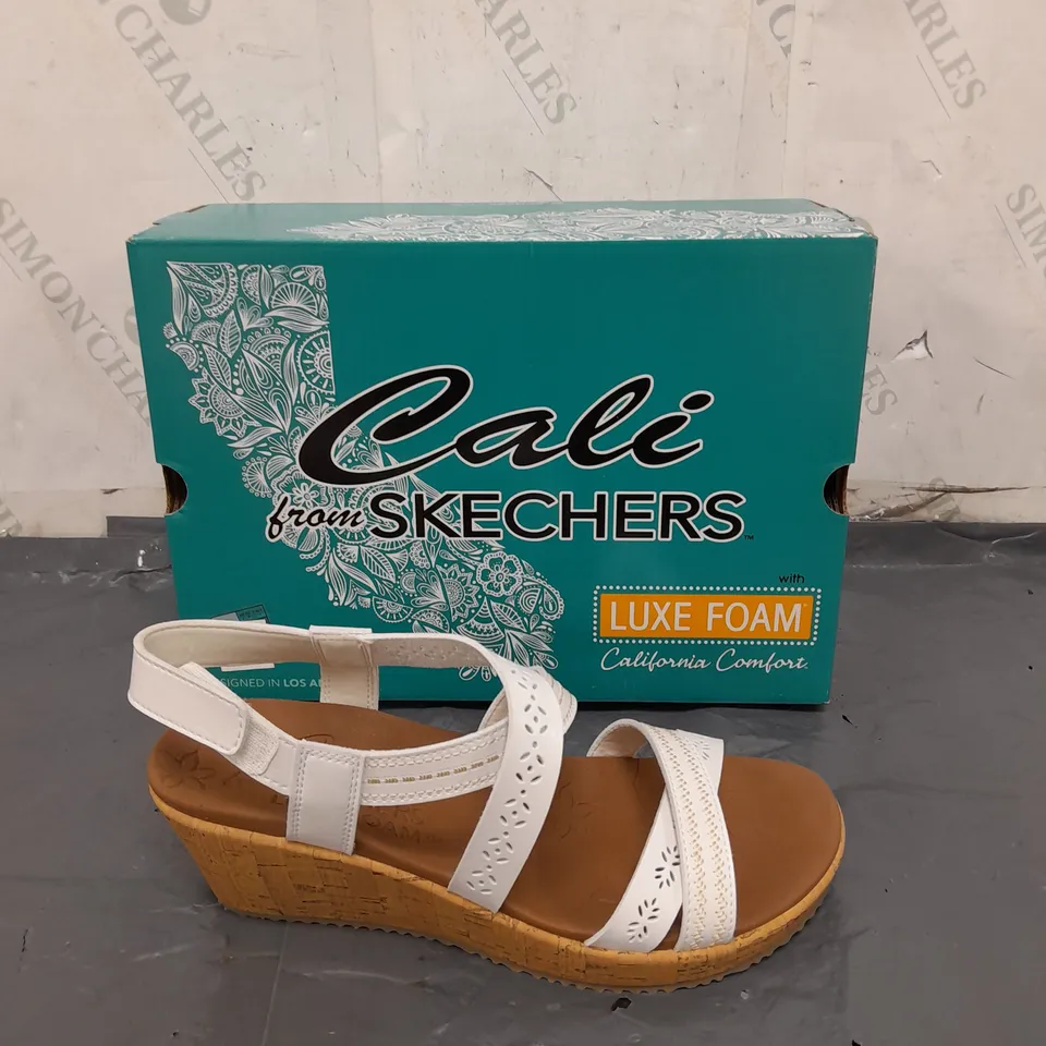 SKETCHERS CALI WOMENS SIZE 9 WEDGE HEEL SANDALS 