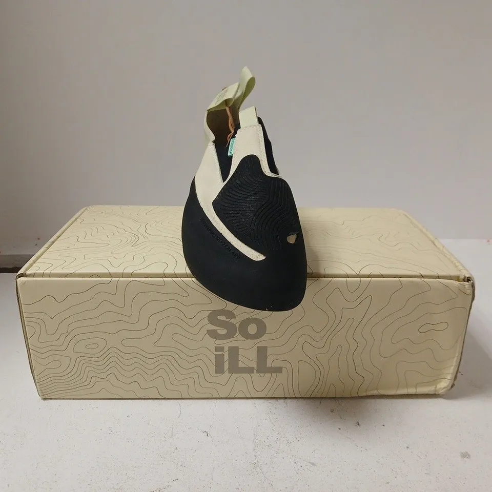 BOXED PAIR OF SO I'LL CLIMBING SHOES IN BOG GREEN/BLACK SIZE UK 11
