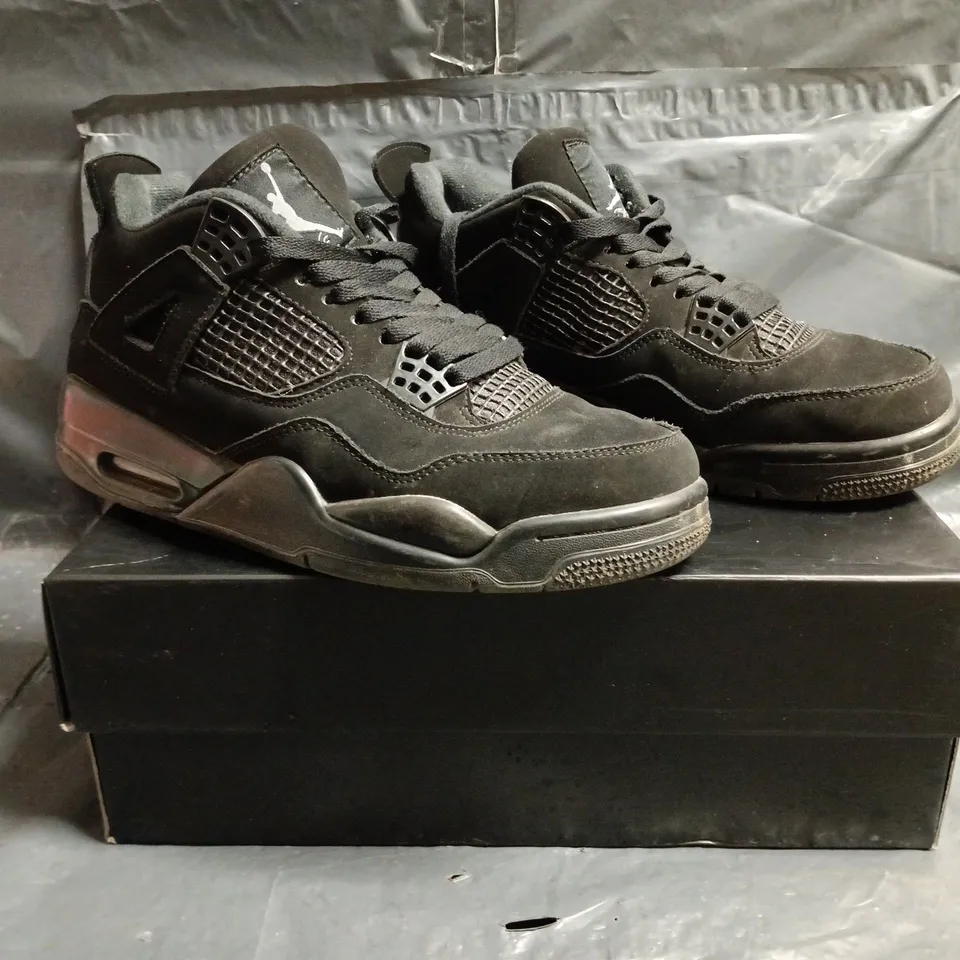 BOXED PAIR OF NIKE AIR JORDAN 4 RETRO SHOES IN BLACK SIZE UK 7