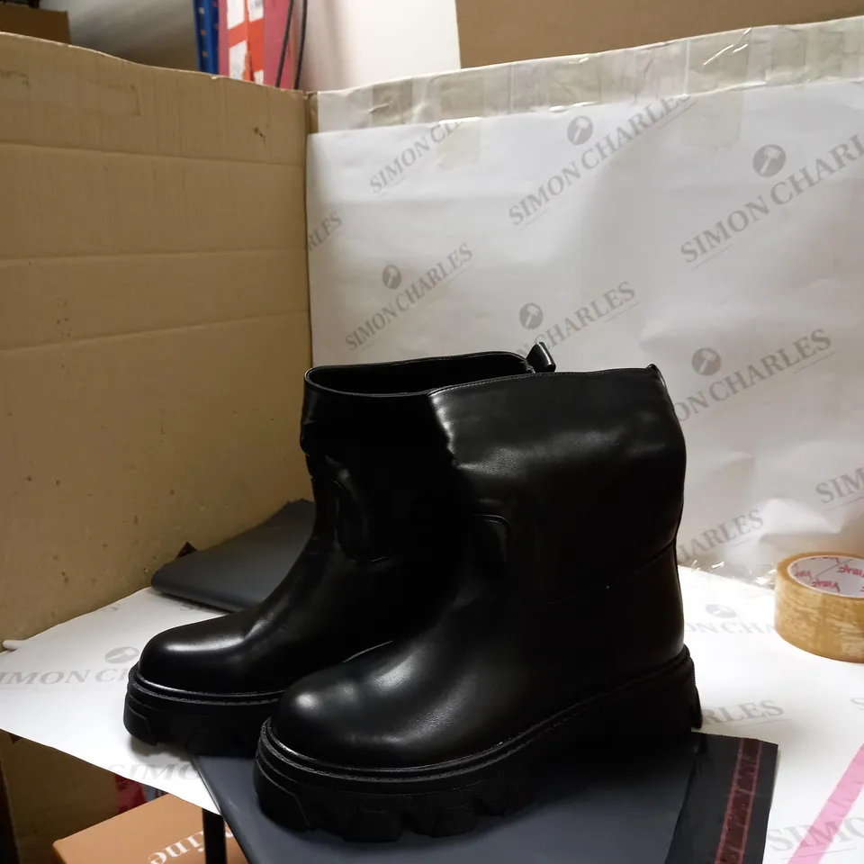 THICK LEATHER BLACK BOOTS SIZE- 40