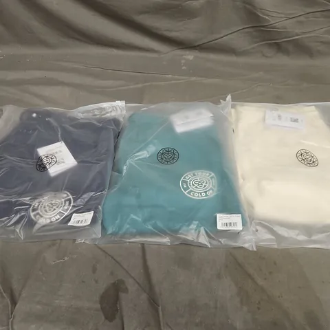 APPROXIMATELY 18 ASSORTED BAGGED CLOTHING ITEMS IN VARIOUS SIZES TO INCLUDE UNISEX GET YOUR COLD ON JOGGERS IN GREEN/NAVY & UNISEX BRASS MONKEY JOGGERS IN OFF WHITE