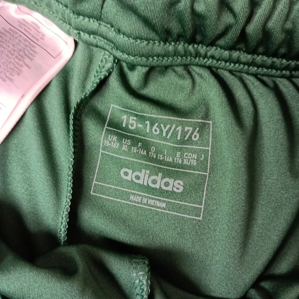 ADIDAS 3 STRIPES KIDS SHORTS IN GREEN - 15-16Y