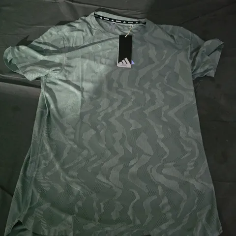 ADIDAS RUNNING TEE IN GREEN - UK SMALL
